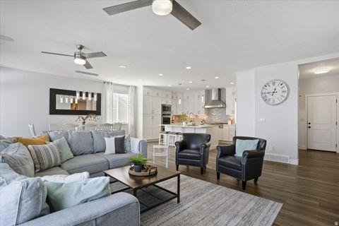 Tiny photo for 771 W MARE CIR, Kaysville, UT 84037 (MLS # 2134001)