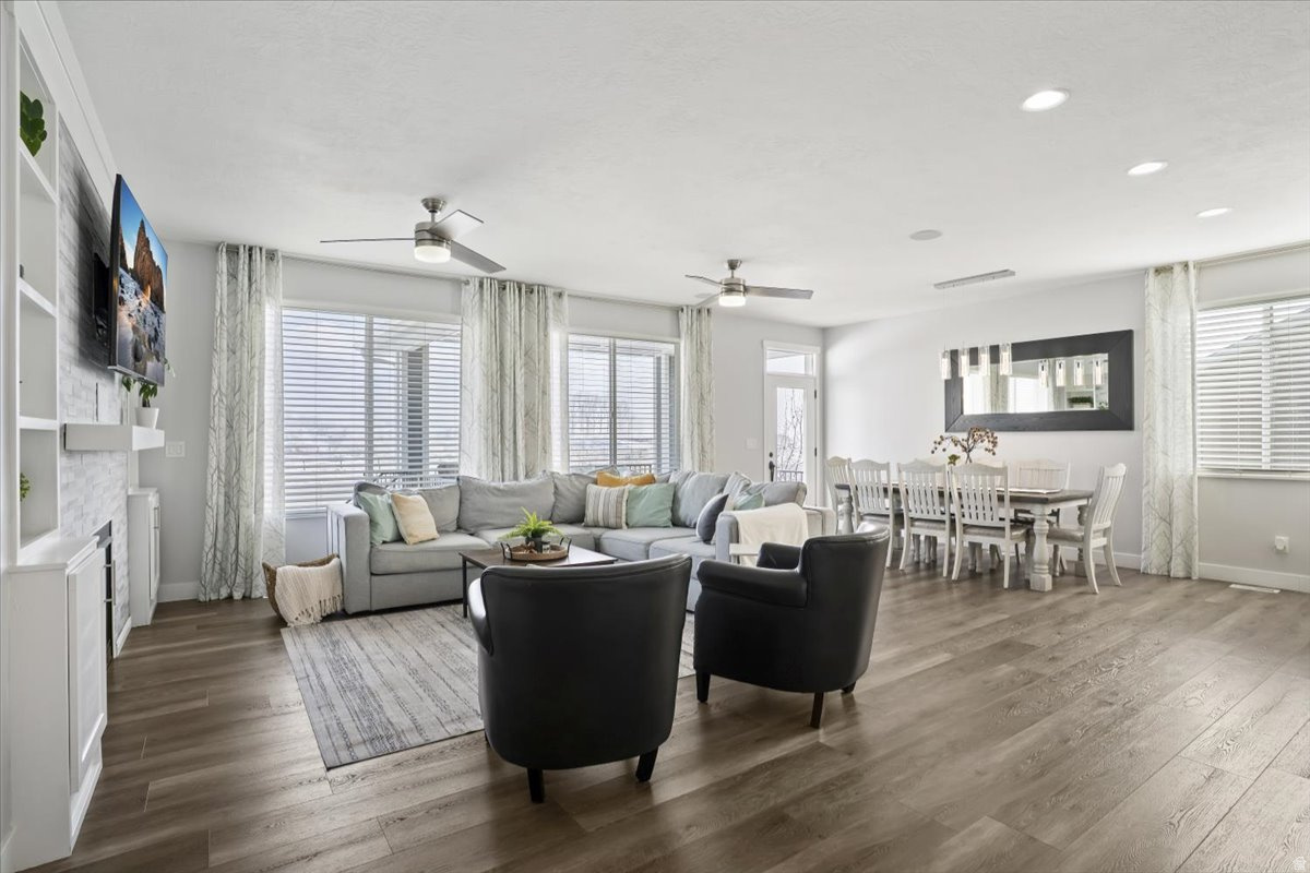 SUNSET EQUESTRIAN ES - Residential