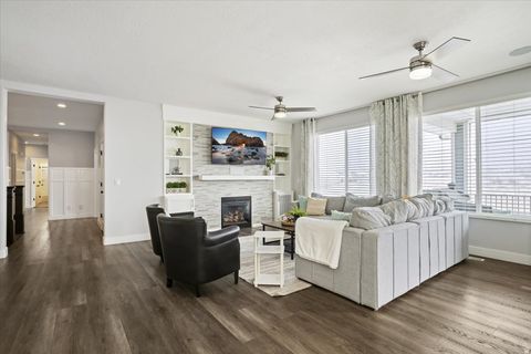 Tiny photo for 771 W MARE CIR, Kaysville, UT 84037 (MLS # 2134001)