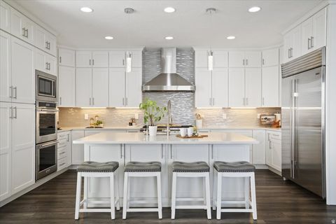 Tiny photo for 771 W MARE CIR, Kaysville, UT 84037 (MLS # 2134001)