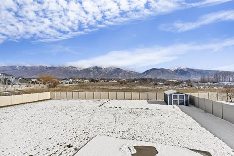 Tiny photo for 771 W MARE CIR, Kaysville, UT 84037 (MLS # 2134001)