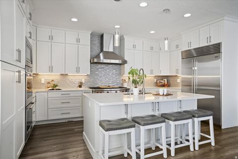 Tiny photo for 771 W MARE CIR, Kaysville, UT 84037 (MLS # 2134001)