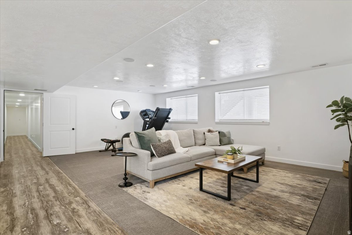 SUNSET EQUESTRIAN ES - Residential