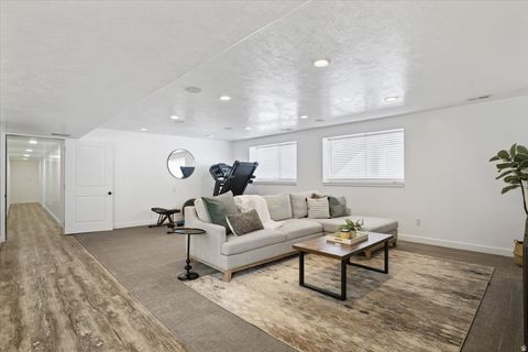 Tiny photo for 771 W MARE CIR, Kaysville, UT 84037 (MLS # 2134001)