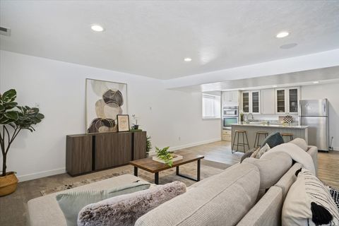 Tiny photo for 771 W MARE CIR, Kaysville, UT 84037 (MLS # 2134001)