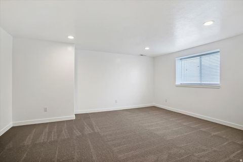 Tiny photo for 771 W MARE CIR, Kaysville, UT 84037 (MLS # 2134001)