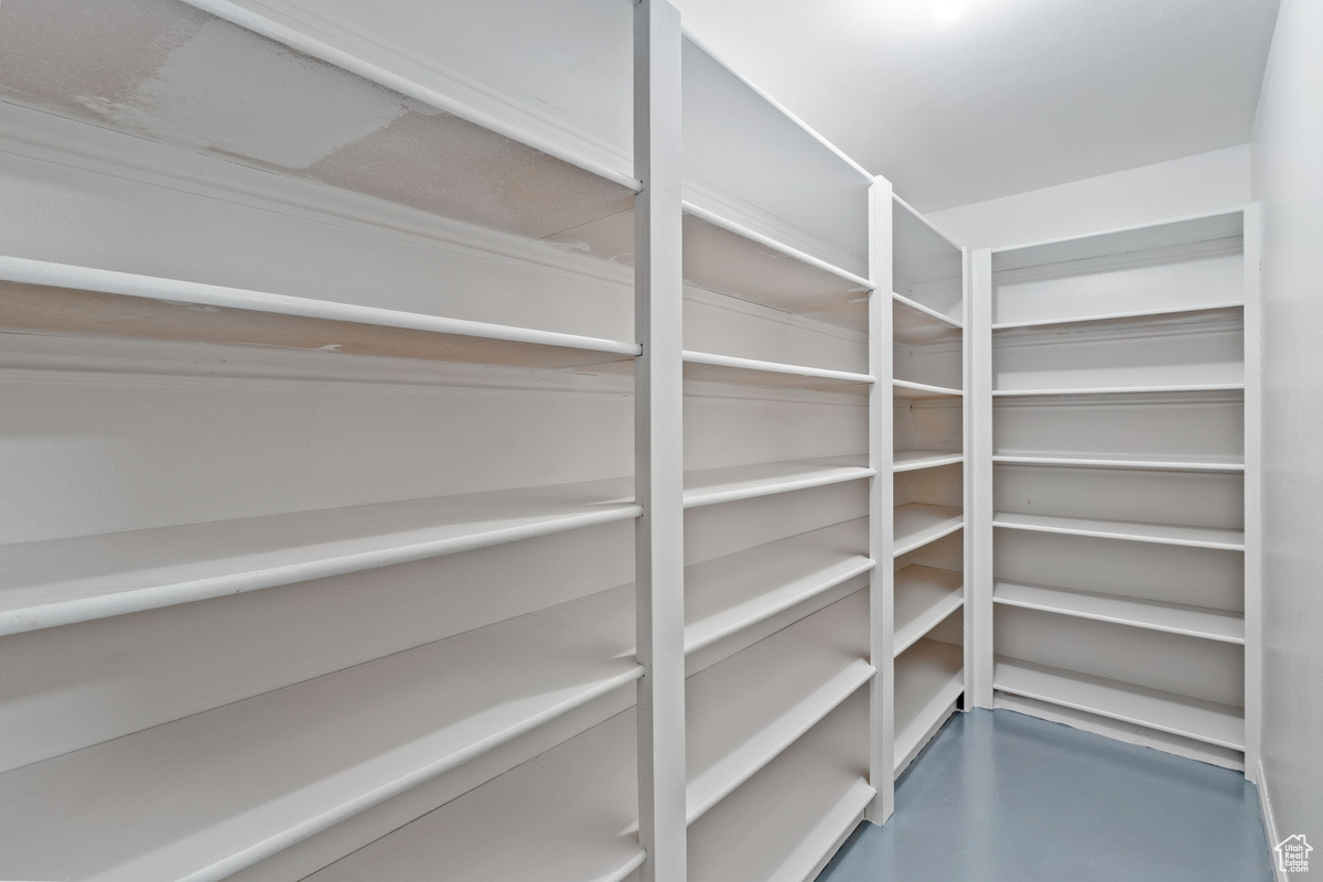 LAKECREST III - Residential