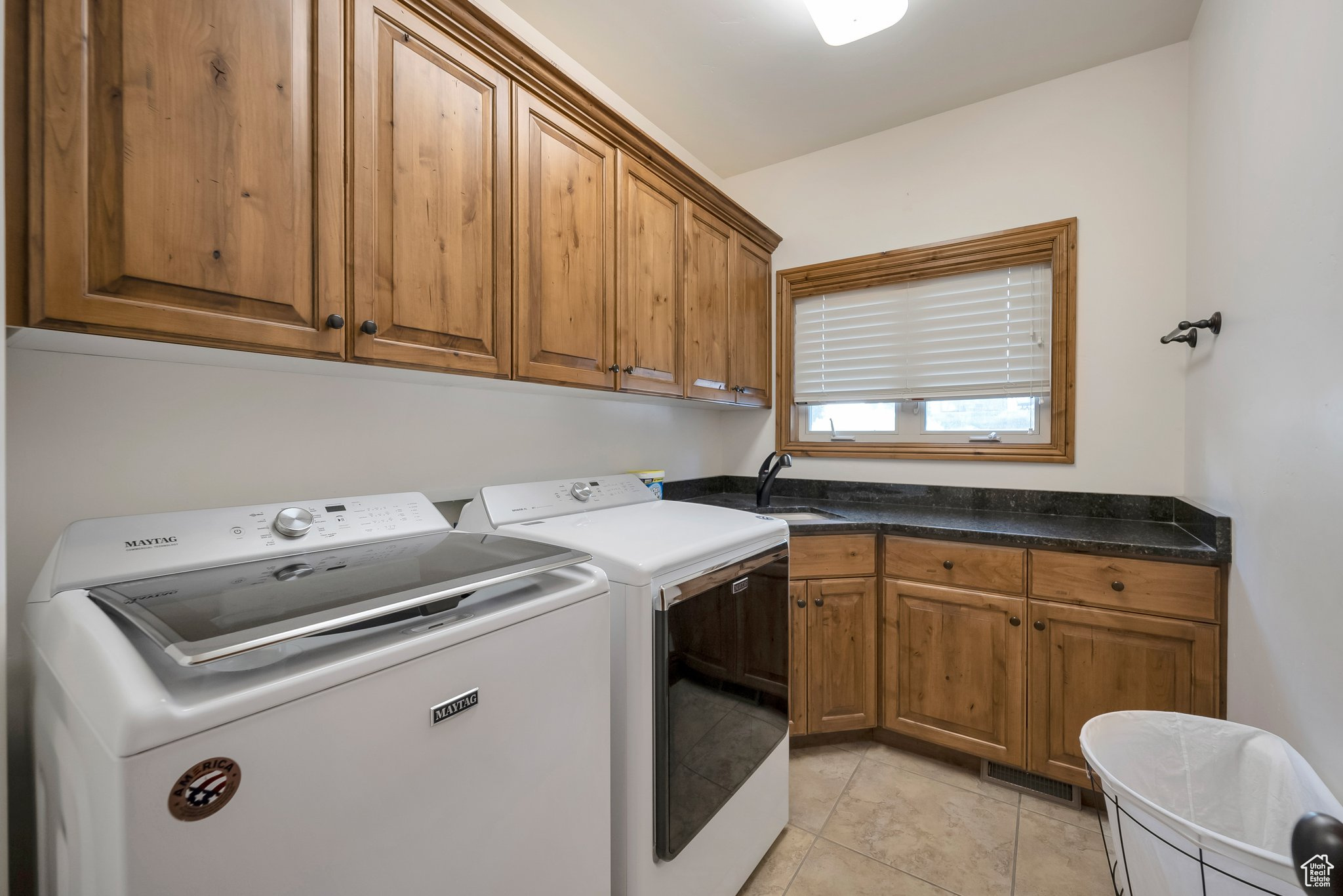 7377 S Comstock Cir, Salt Lake City, Utah image 13