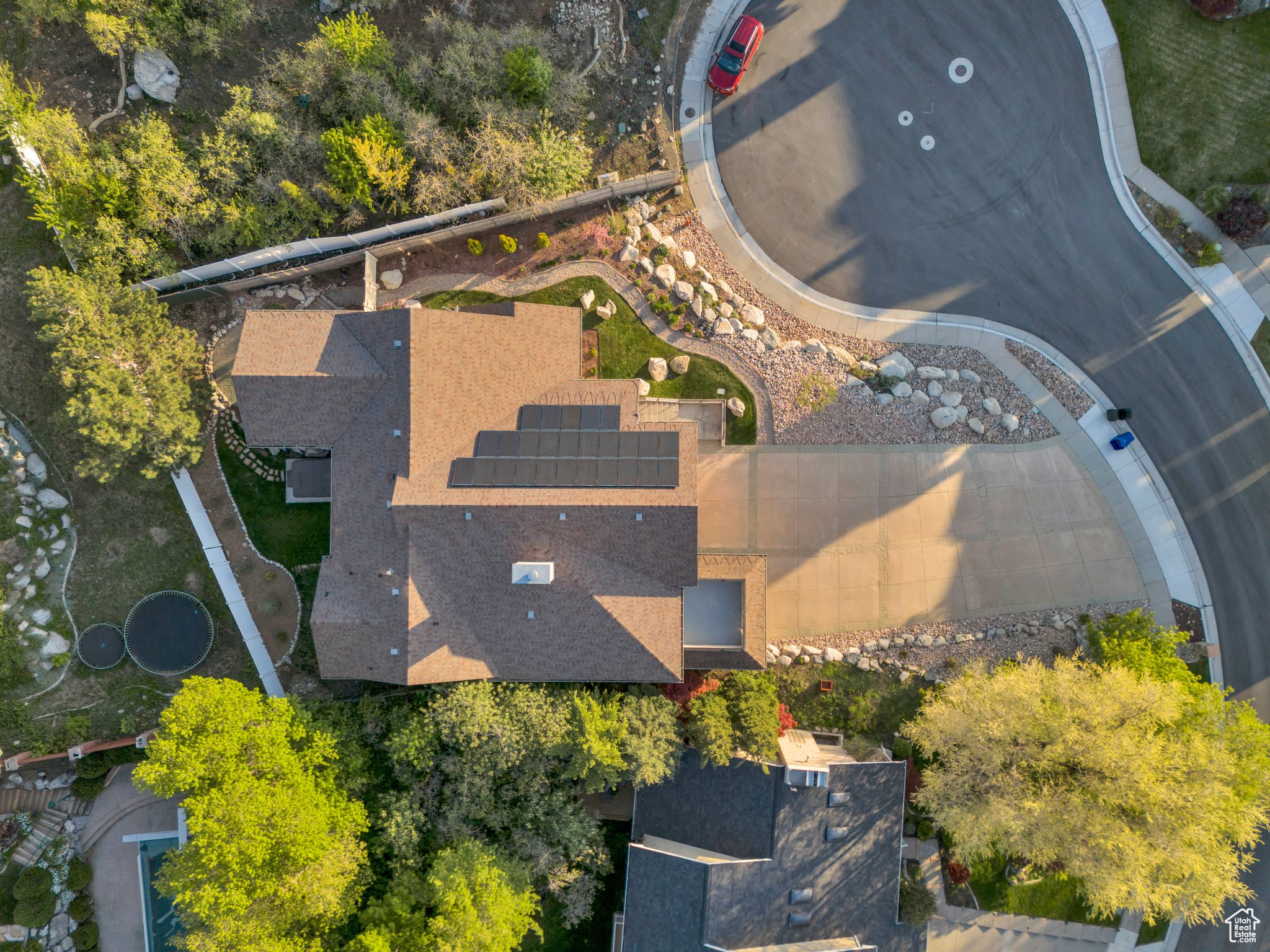 7377 S Comstock Cir, Salt Lake City, Utah image 2