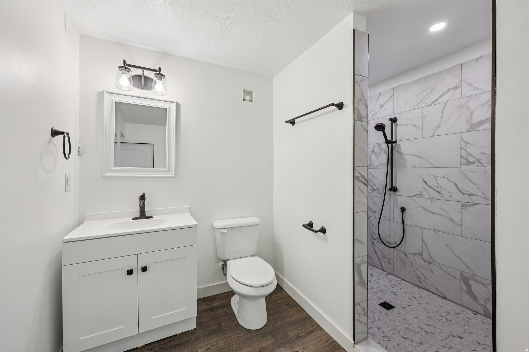 COLONIAL GARDENS - Residential