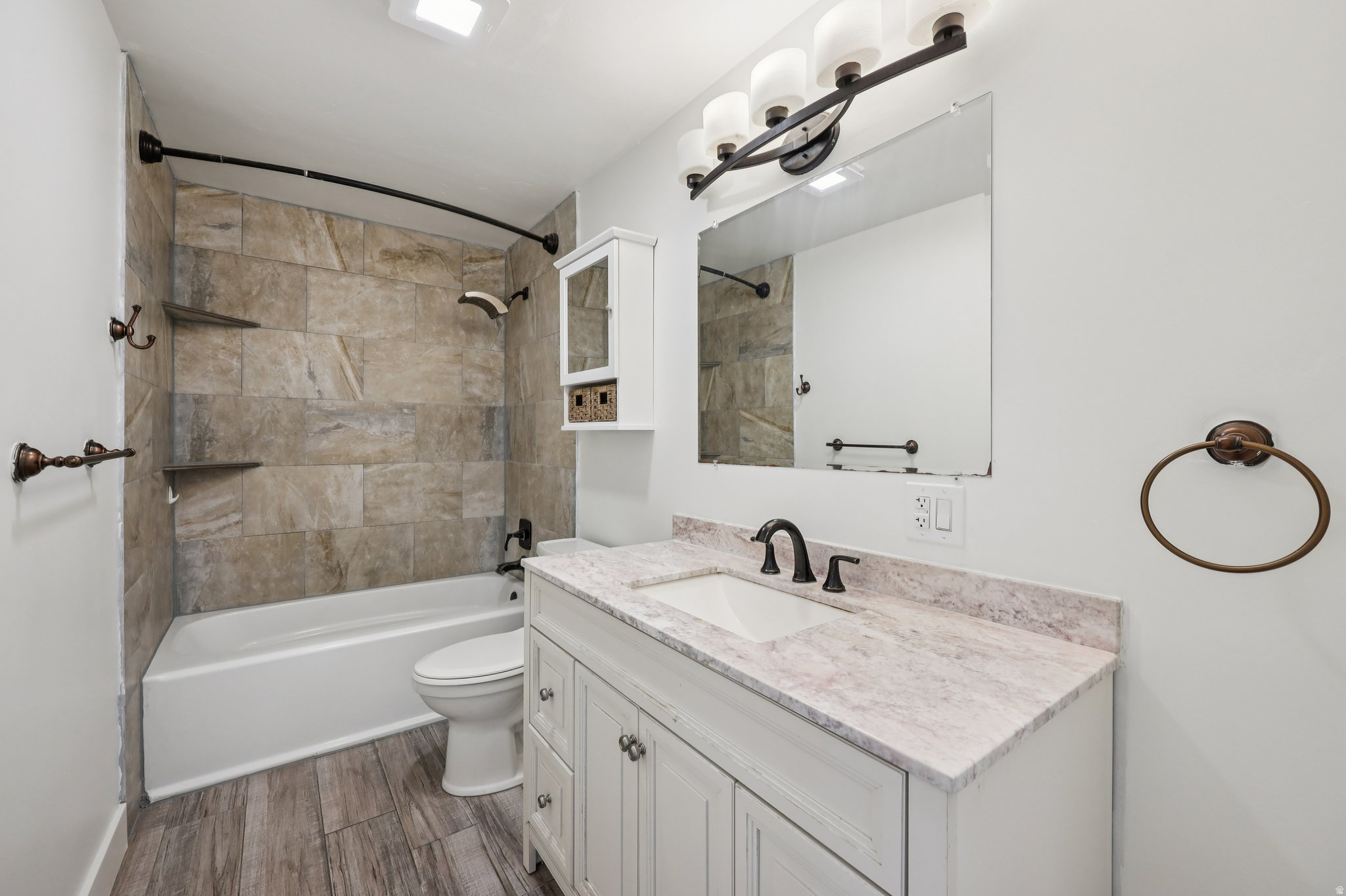 COLONIAL GARDENS - Residential