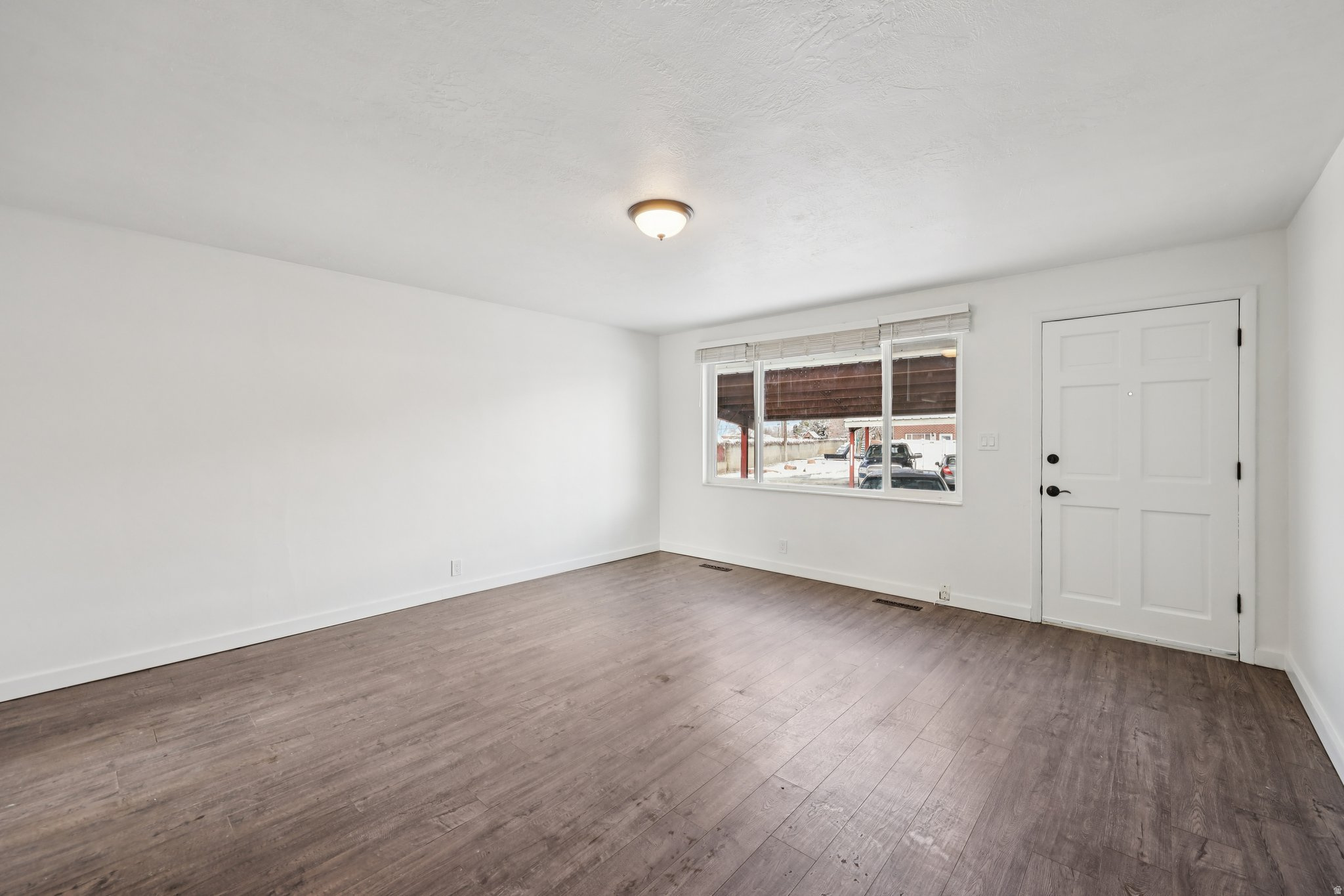 COLONIAL GARDENS - Residential