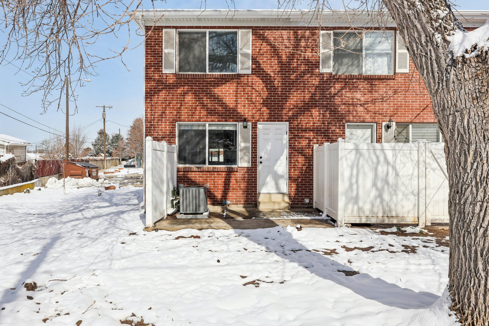 COLONIAL GARDENS - Residential