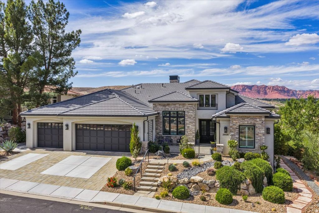 Photo of 2608 W CANYON RIDGE RD, Saint George, UT 84770 (MLS # 2158169)