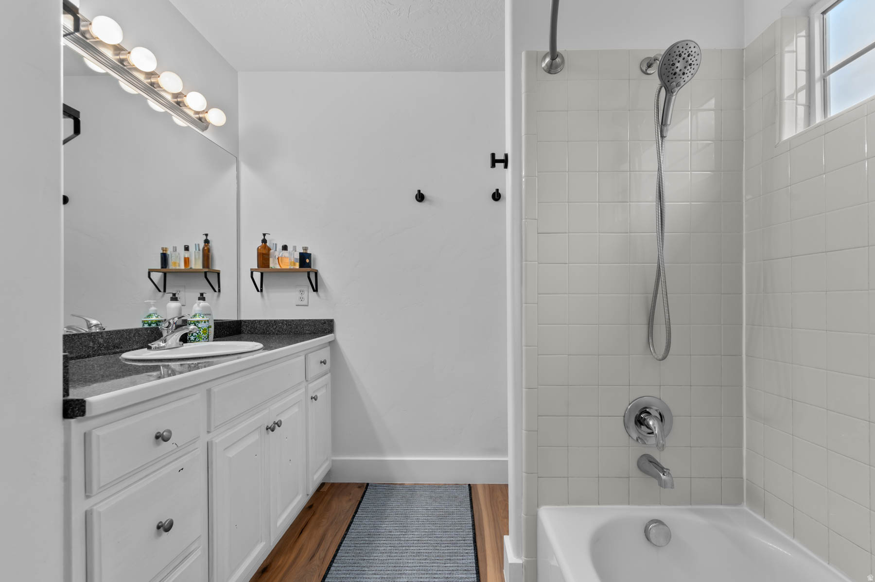 COOPERS HOLLOW - Residential