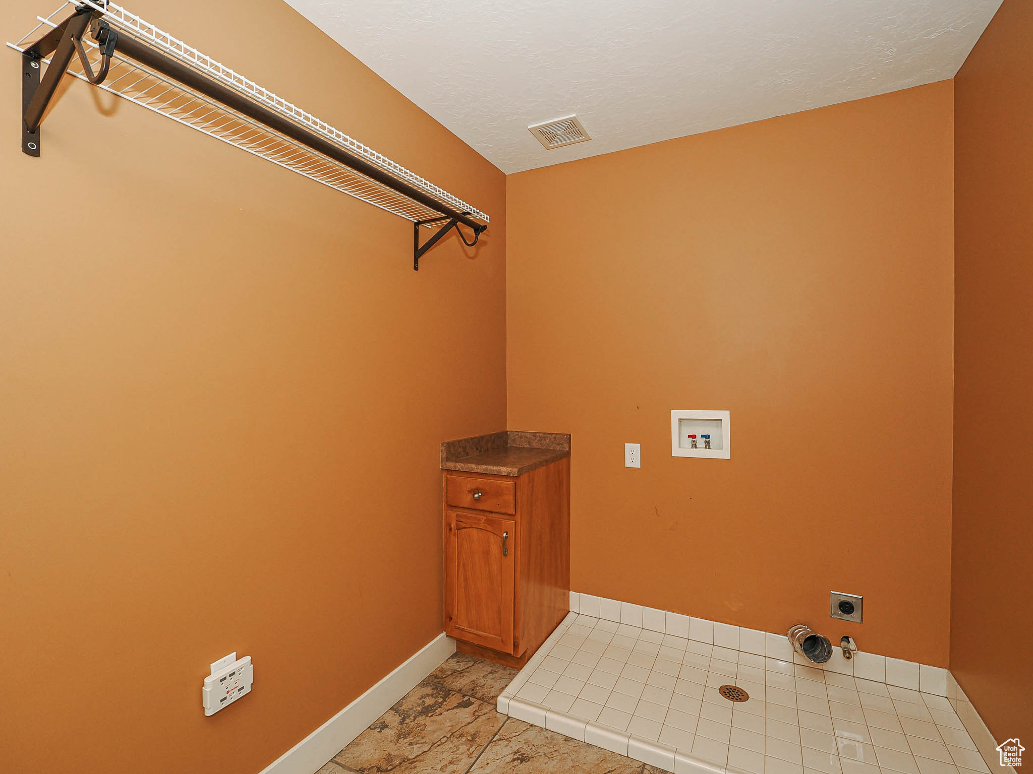 LUCAS DELL - Residential