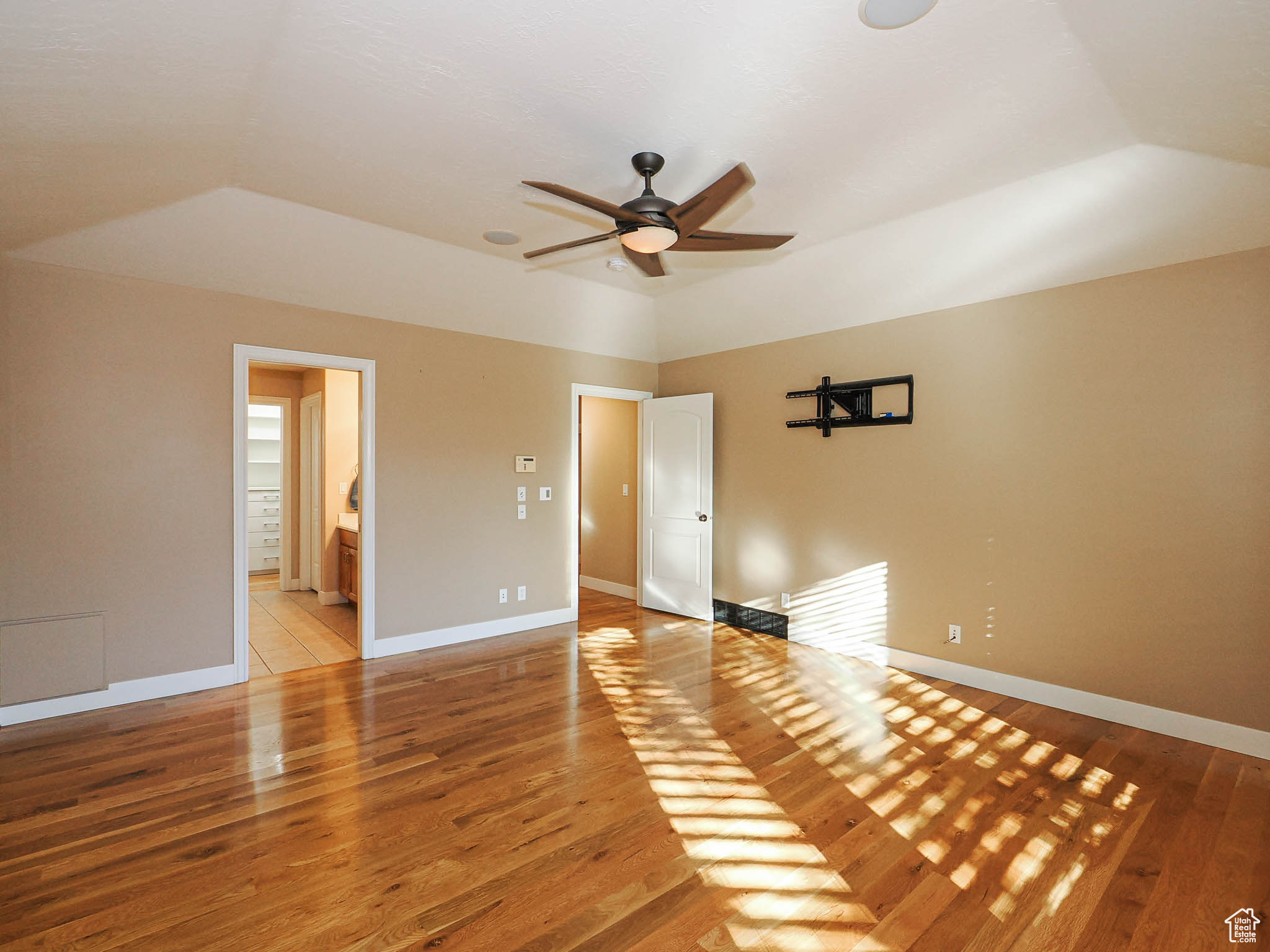 LUCAS DELL - Residential