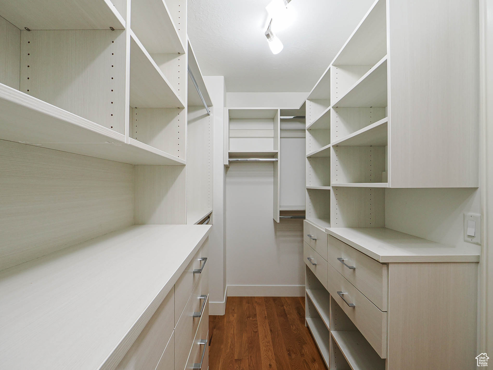 LUCAS DELL - Residential