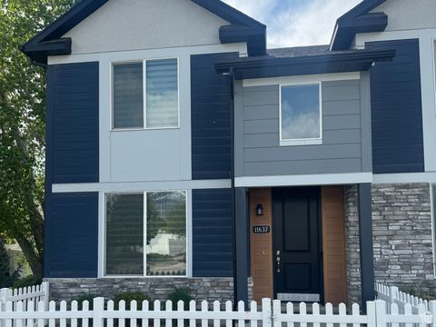 Photo of 11637 S SKY ATLAS LN, Draper, UT 84020 (MLS # 2127582)