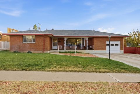 Tiny photo for 328 E 100 N, Clearfield, UT 84015 (MLS # 2122165)