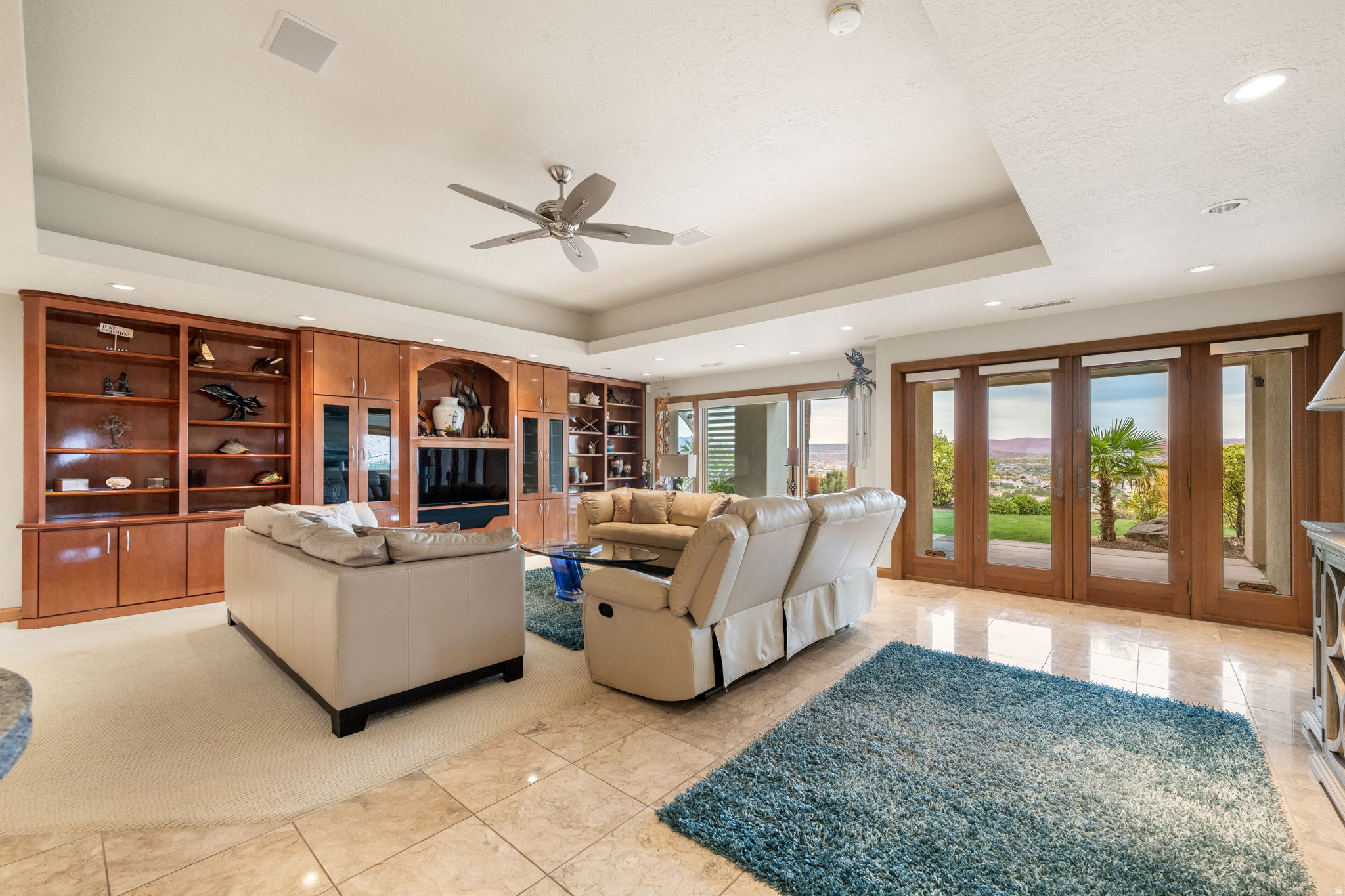 FALCON POINT - Residential