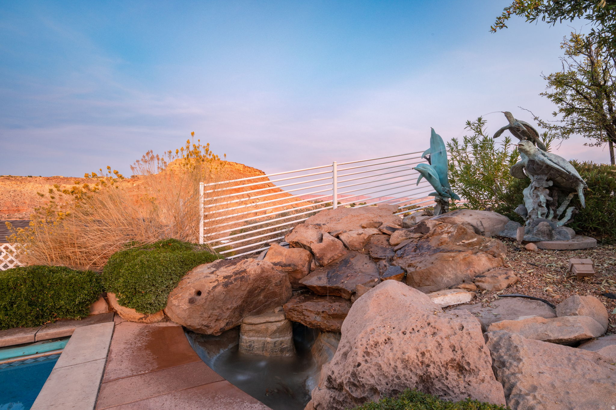 FALCON POINT - Residential