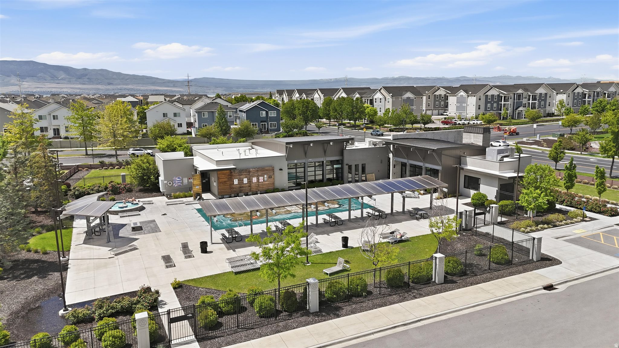 SOLSTICE AT WATERS EDGE - Residential