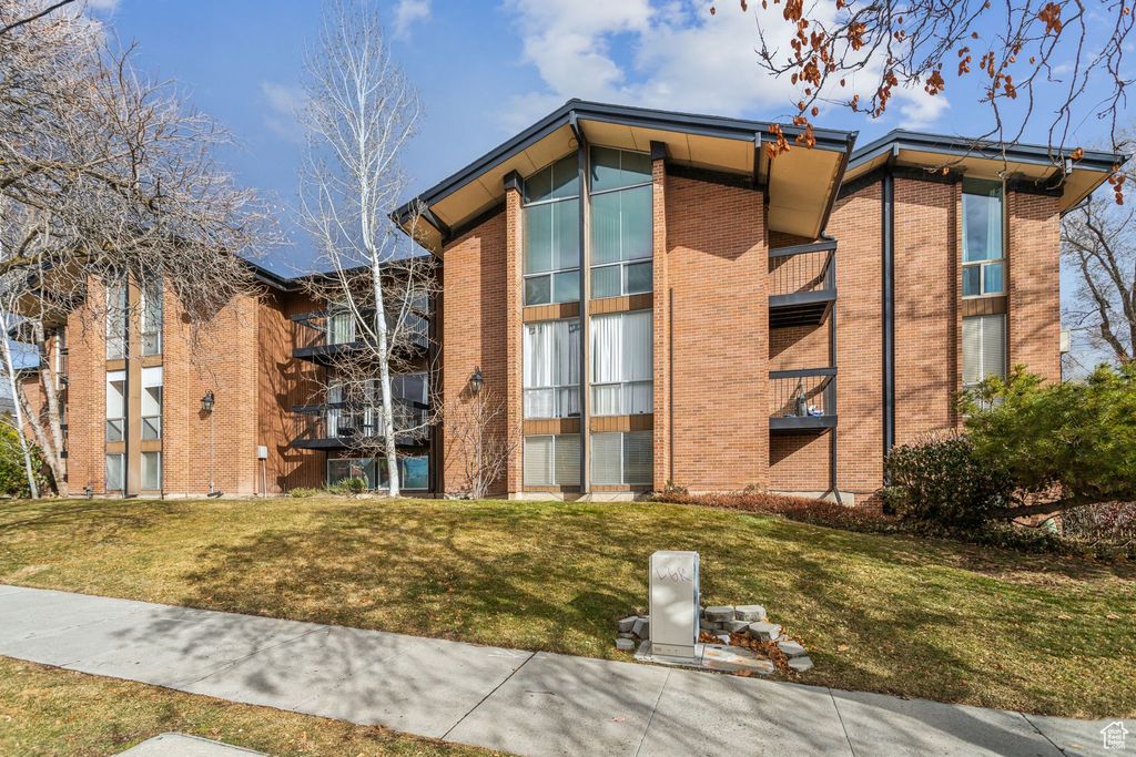 Photo of 251 S 700 E #11, Salt Lake City, UT 84102 (MLS # 2103823)