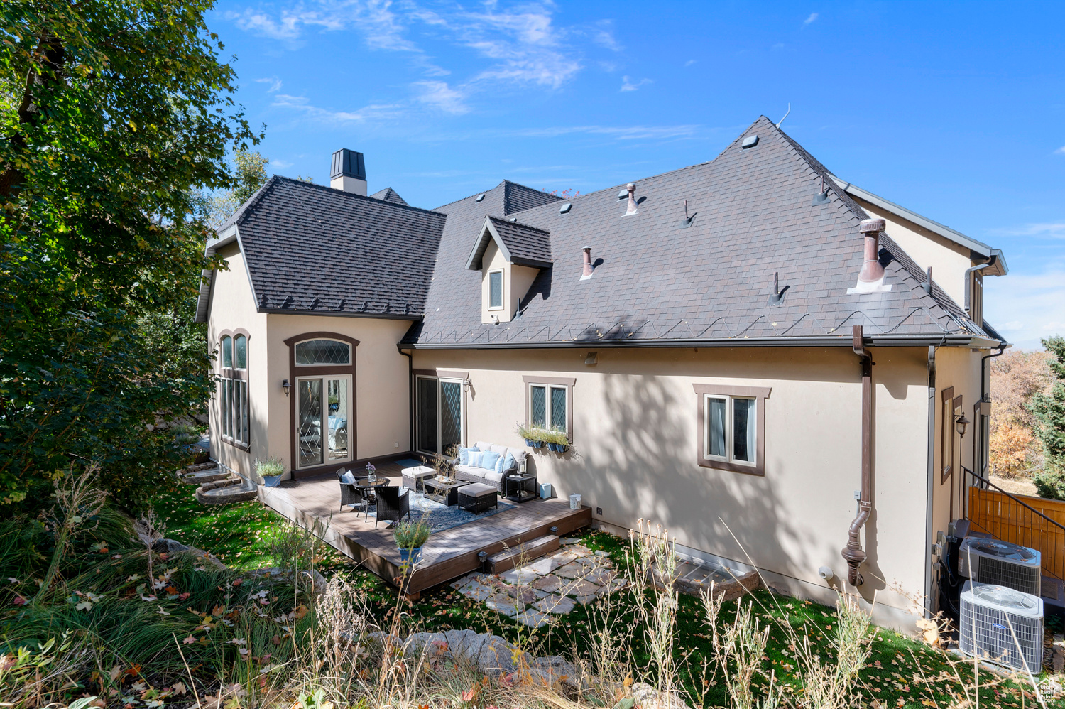 WOODLAND HILLS - Residential