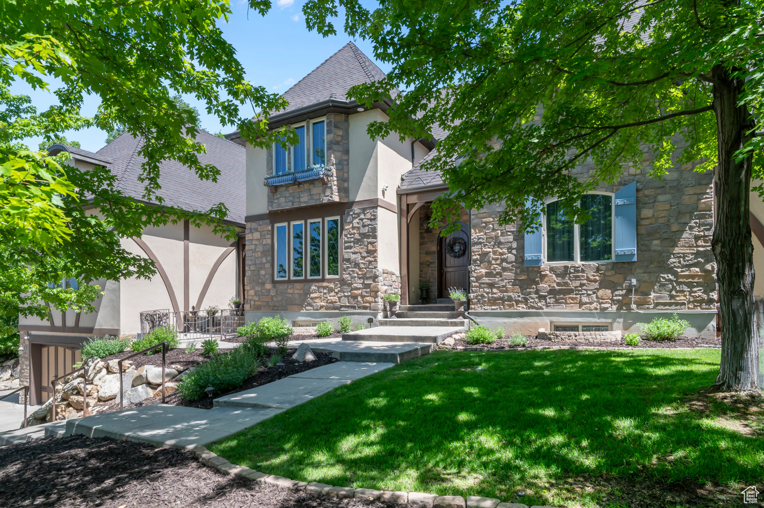 WOODLAND HILLS - Residential