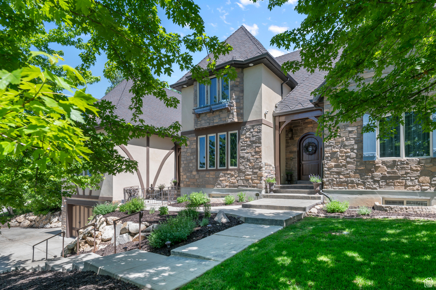 WOODLAND HILLS - Residential