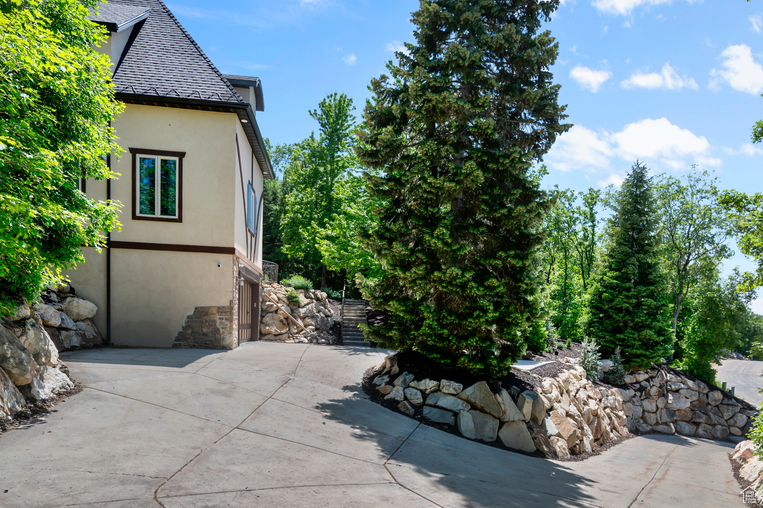 WOODLAND HILLS - Residential