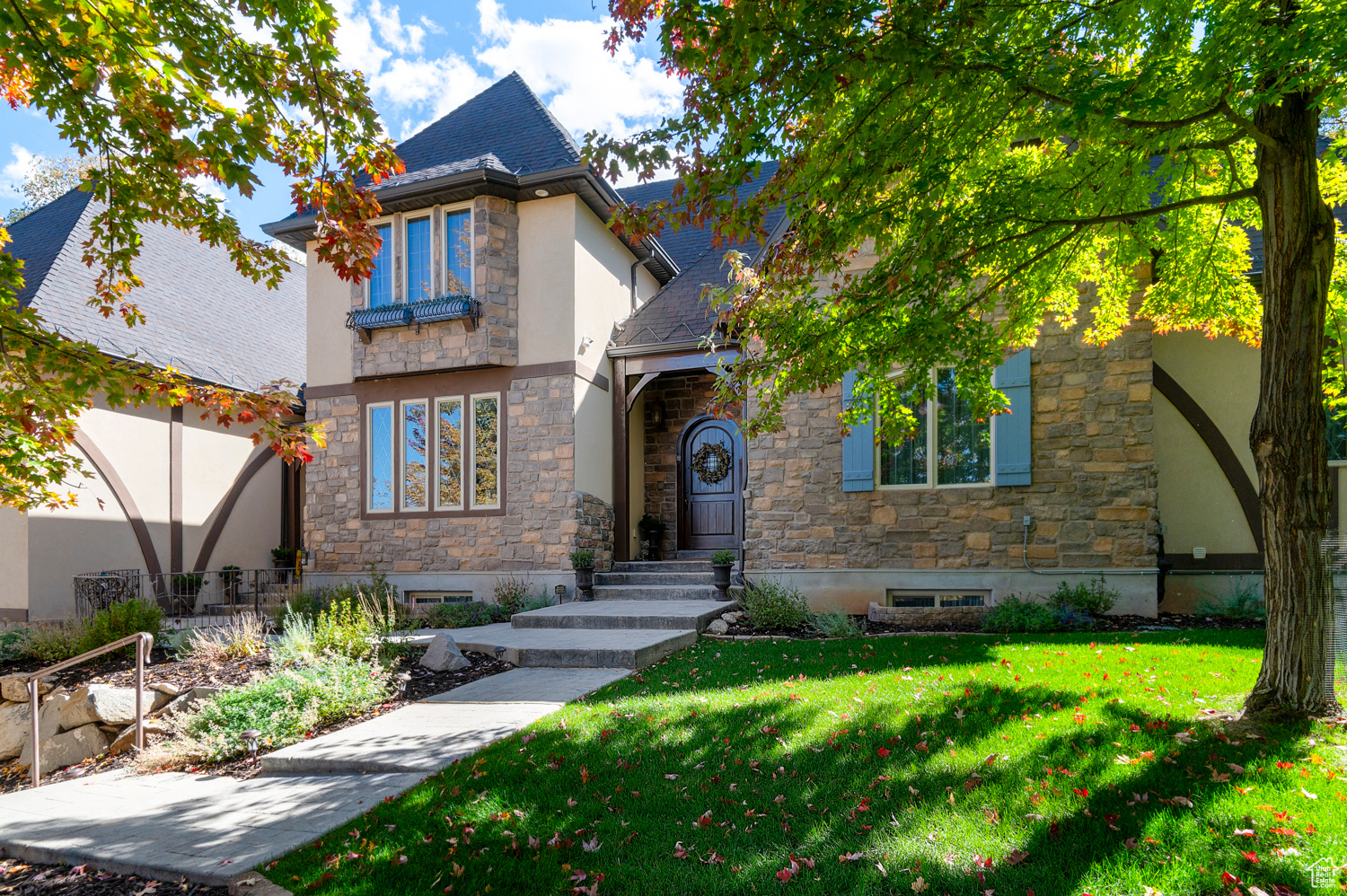 WOODLAND HILLS - Residential