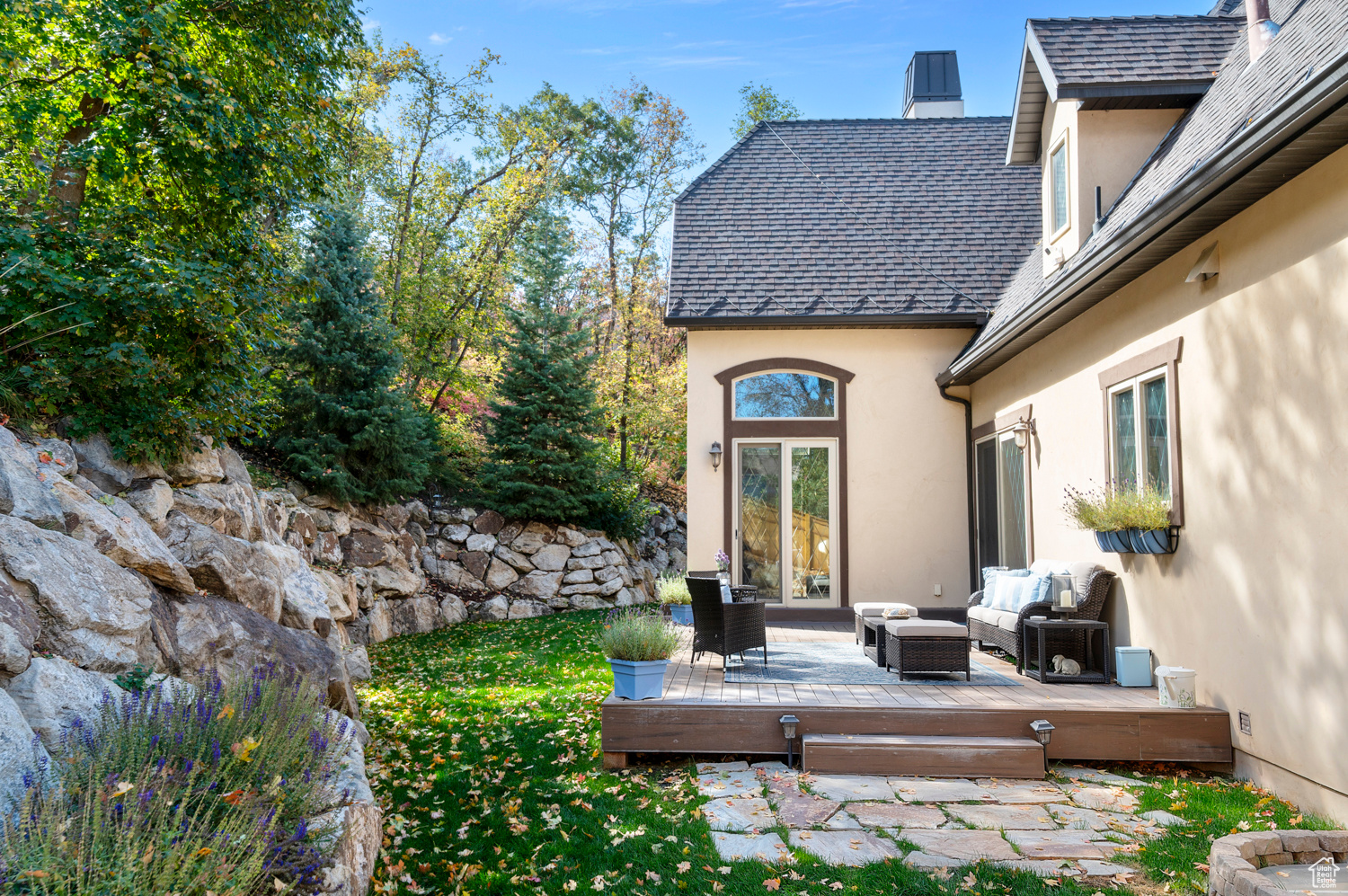 WOODLAND HILLS - Residential