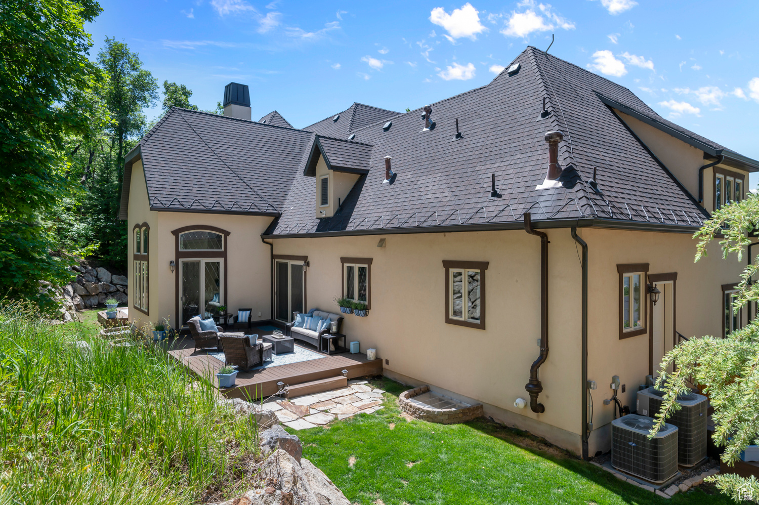 WOODLAND HILLS - Residential