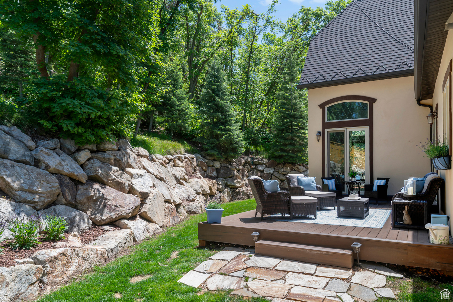 WOODLAND HILLS - Residential