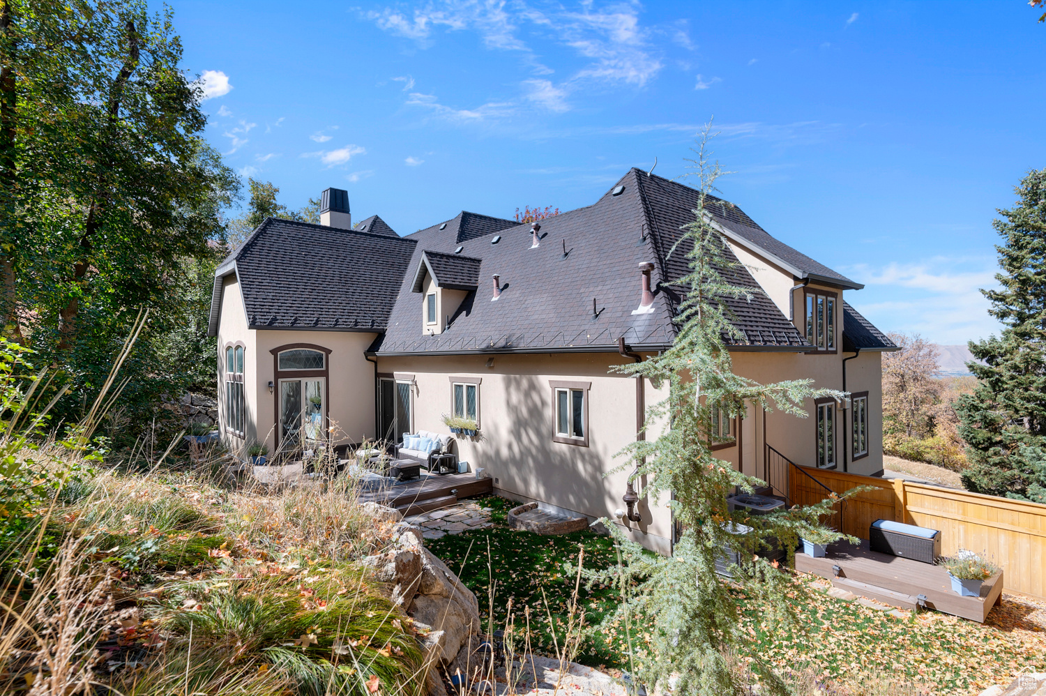 WOODLAND HILLS - Residential