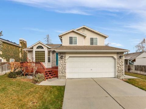 Photo of 1248 W EDGEBERRY DR, Murray, UT 84123 (MLS # 2127572)