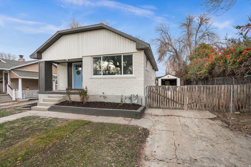 Photo of 655 E SPRING VIEW DR DR S, South Salt Lake, UT 84106 (MLS # 2128453)