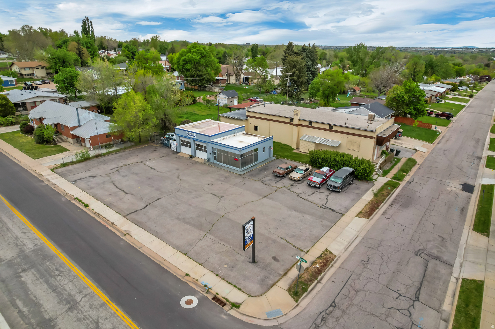 Main image without alt text