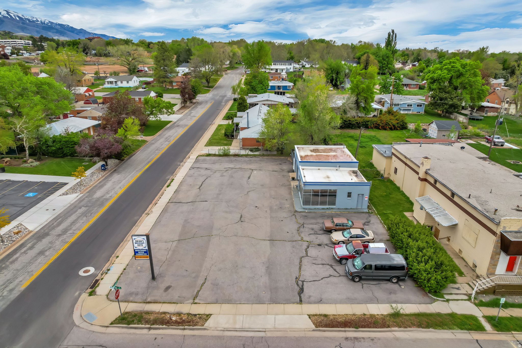 Main image without alt text