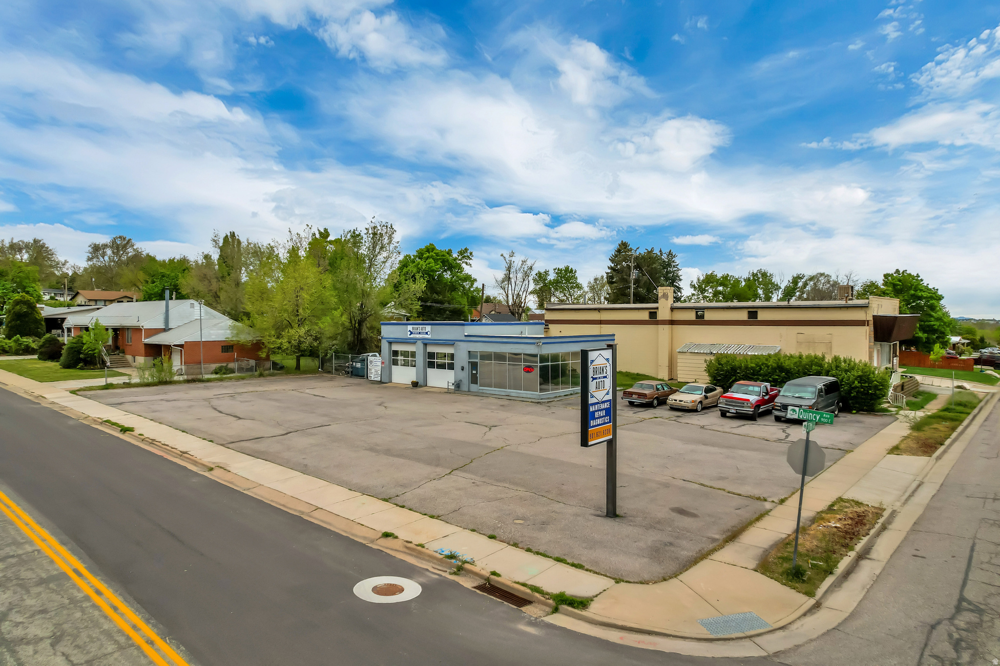 Main image without alt text