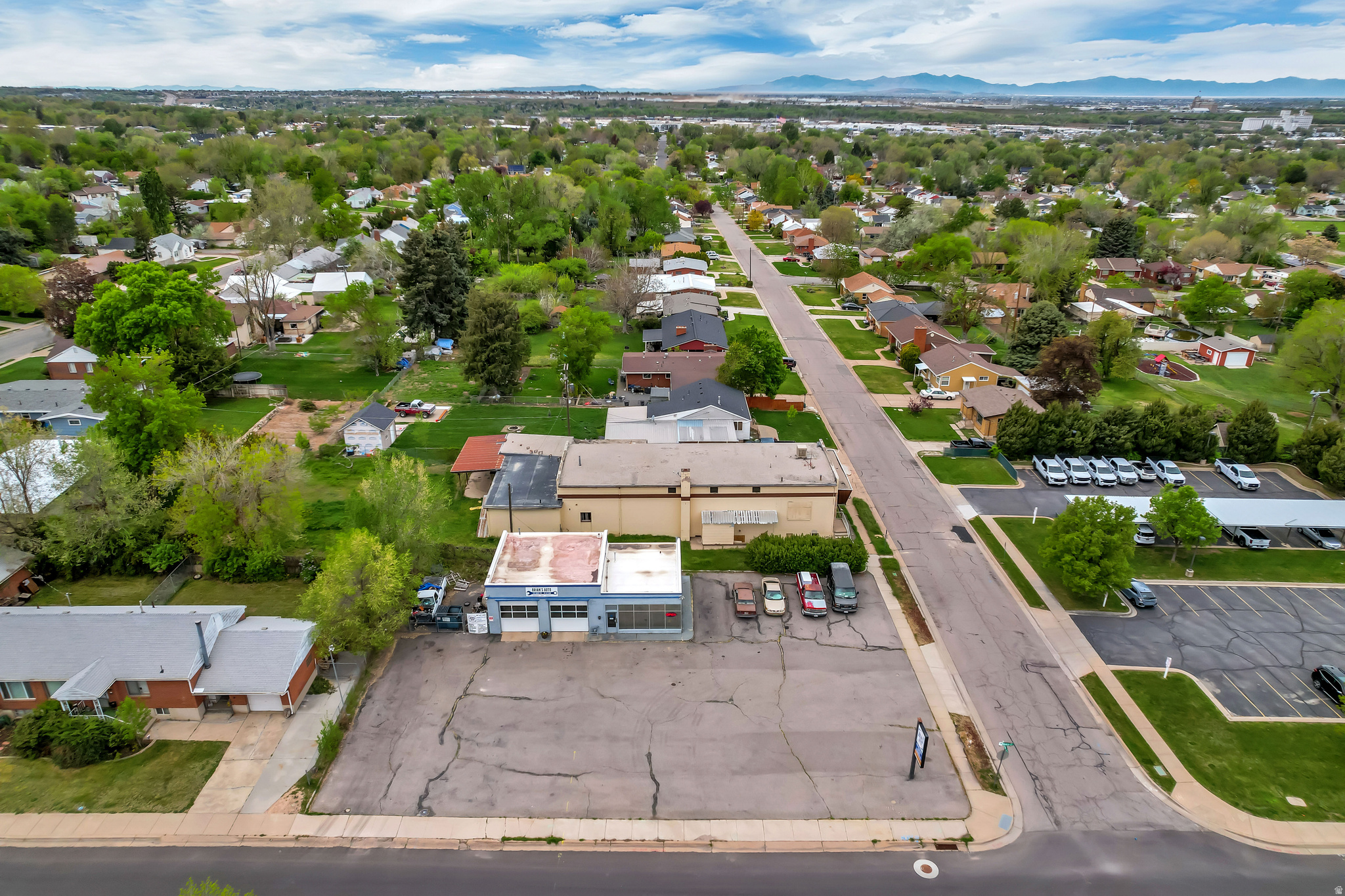 Main image without alt text