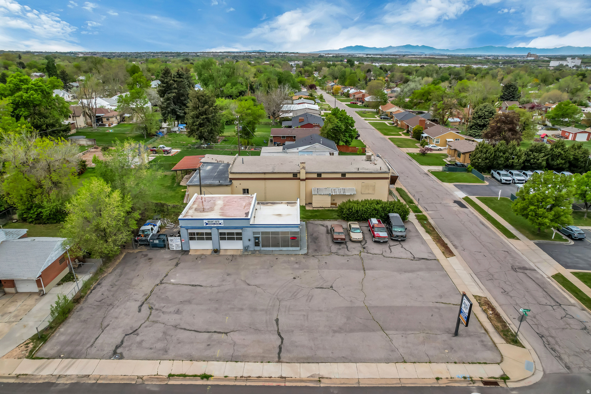 Main image without alt text