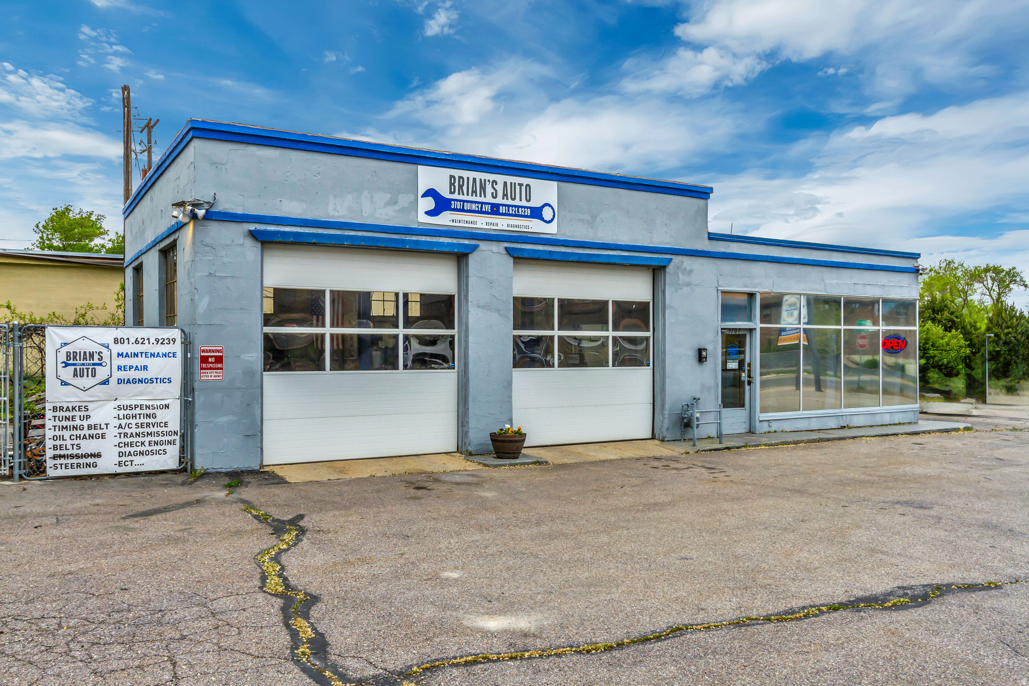 Main image without alt text