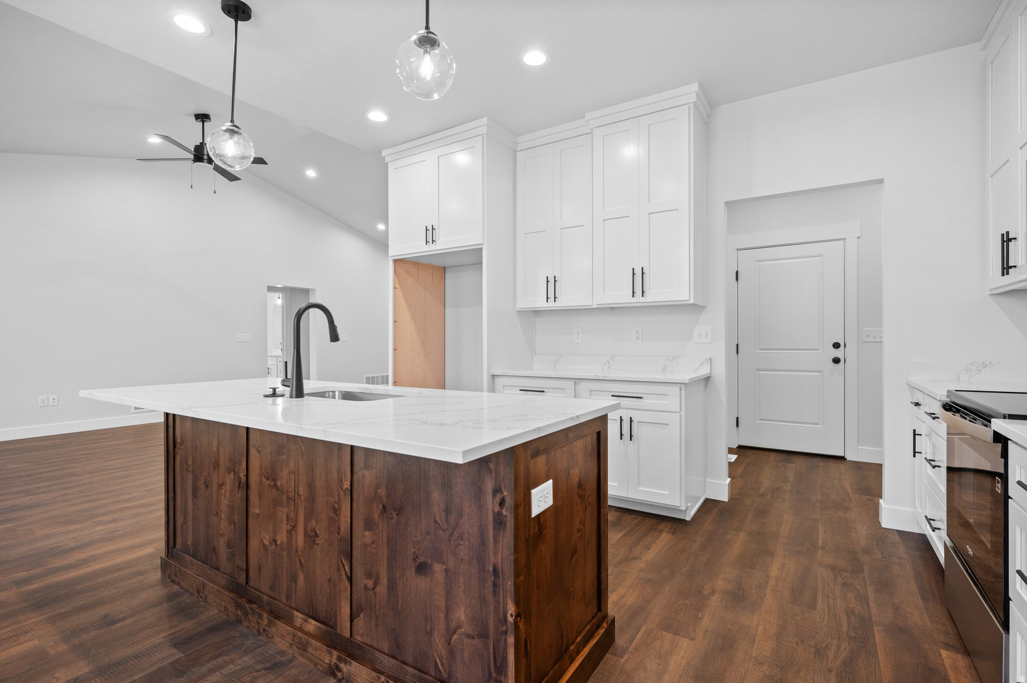 THE BARN AT TERAKEE FARMS - Residential