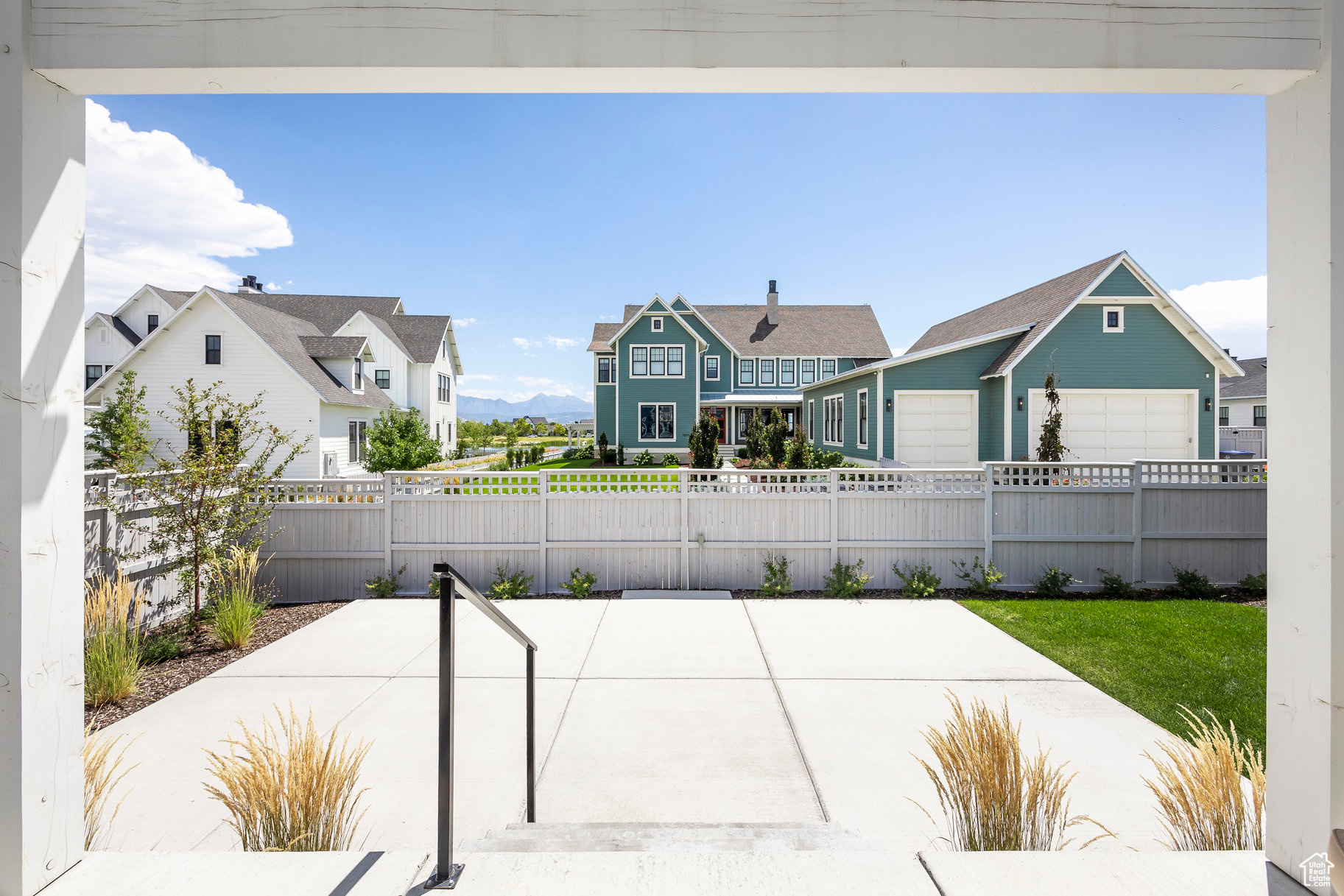 DAYBREAK LAKE ISLAND - Residential