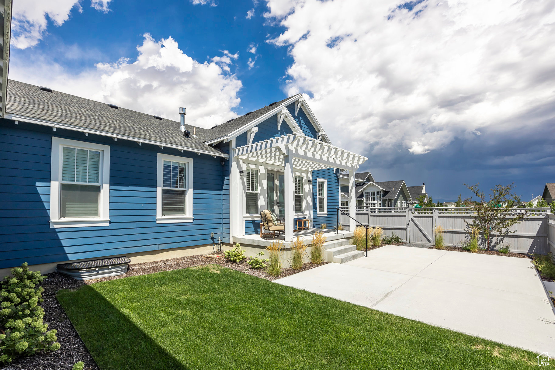 DAYBREAK LAKE ISLAND - Residential