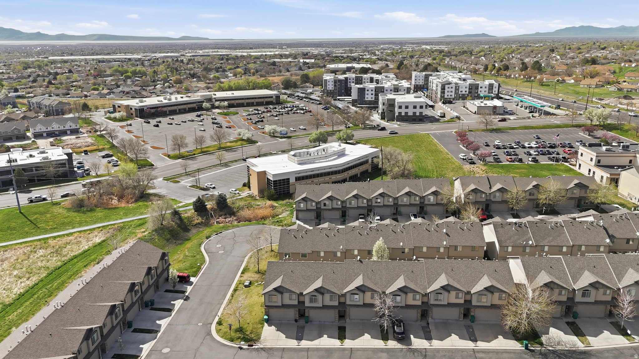 PARKWAY VILLAGE P R - Residential