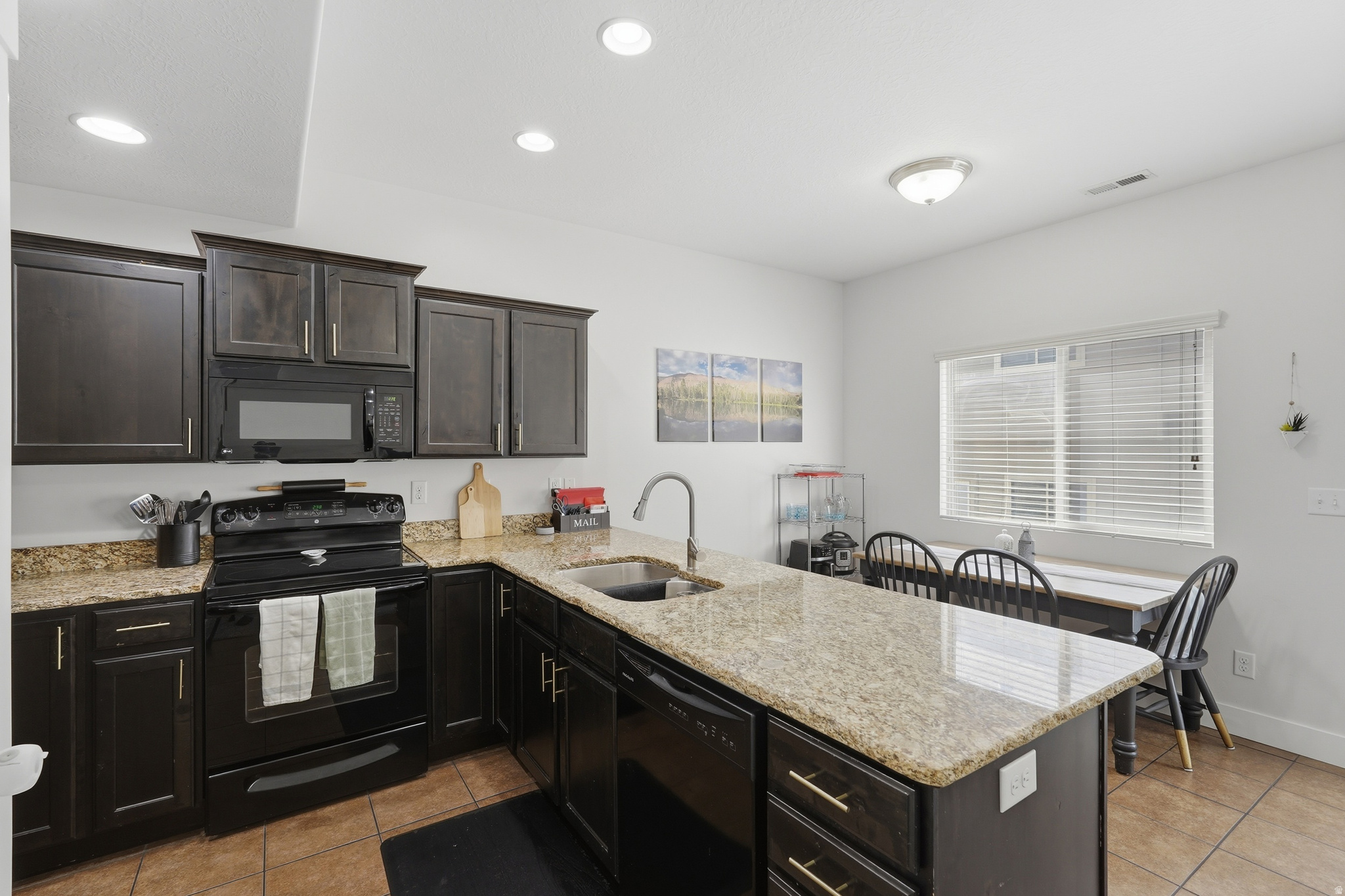 PARKWAY VILLAGE P R - Residential